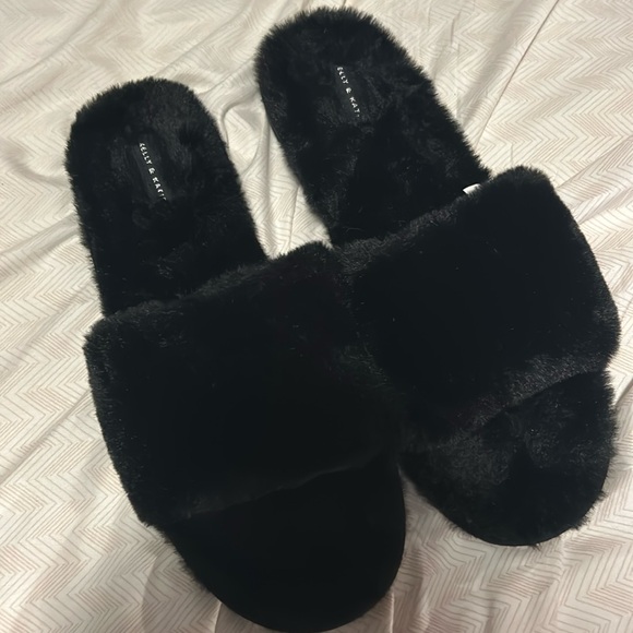 Kelly & Katie Shoes - Kelly + Katie Black Furry Slippers - 9-10 Large